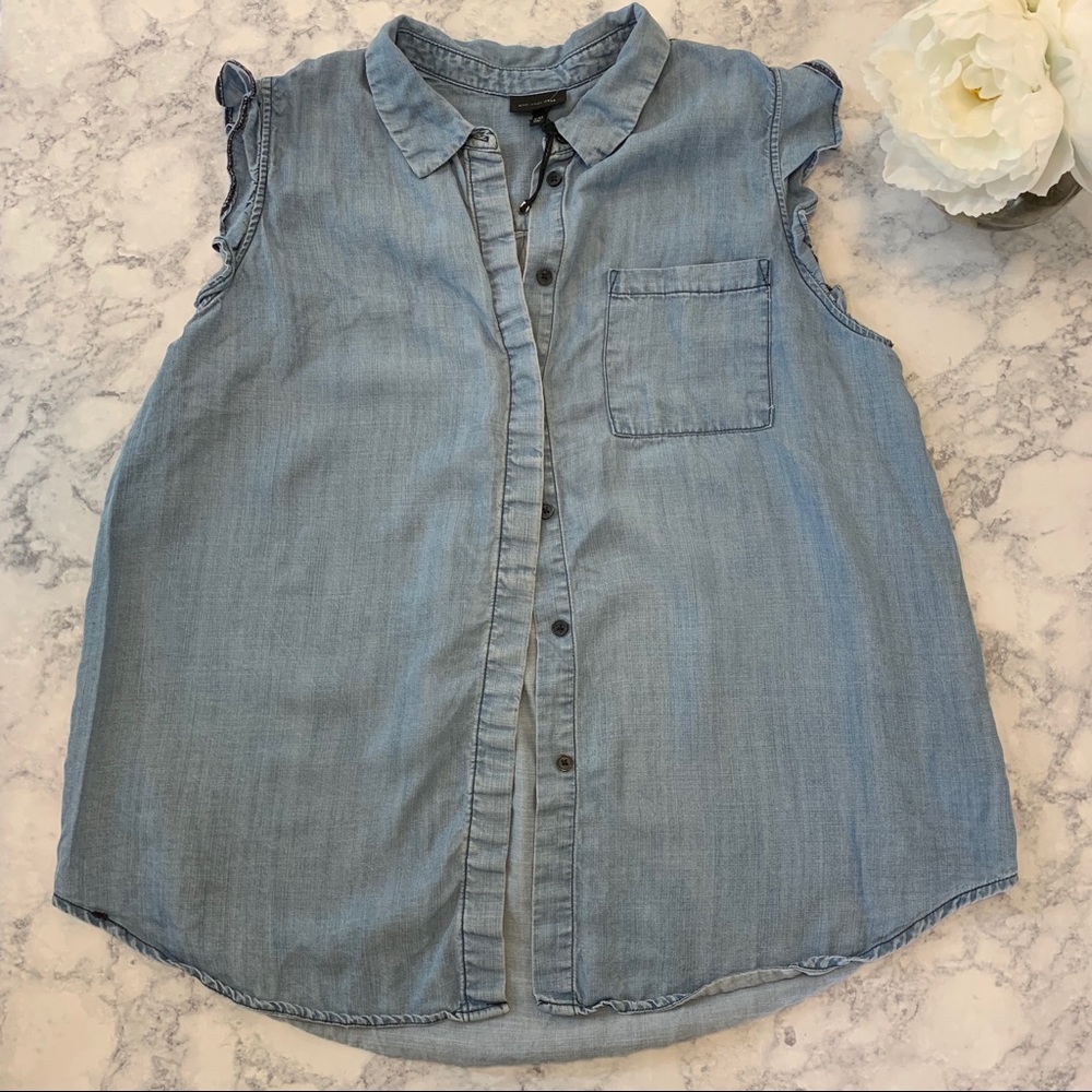 XXL Whowhatwear Sleeveless chambray target top